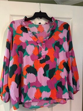Michelle McDowell tip xl used Vibrant Pink Abstract Ruffle V-Neck Women's Blouse